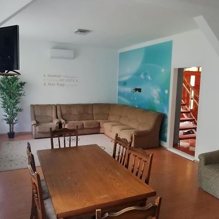 Maci Vendeghaz Apartment เบเกซซาบา ภายนอก รูปภาพ