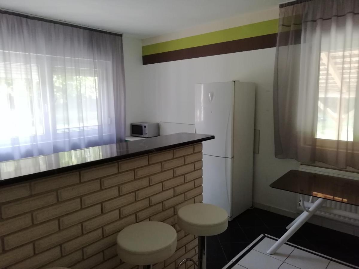 Maci Vendeghaz Apartment เบเกซซาบา ภายนอก รูปภาพ